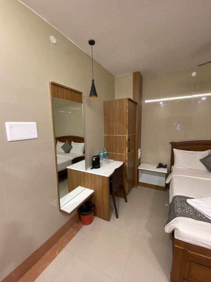 Hotel Sivas Regency Theni Buitenkant foto